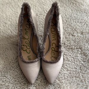 Sam Edelman Pointed Toe Grayish Silver Heels with Frayed Trim